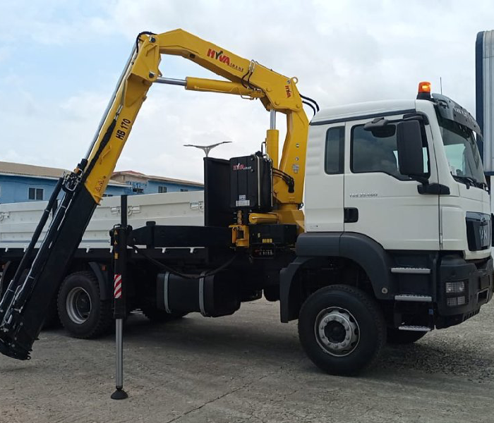 truck-with-crane-testing